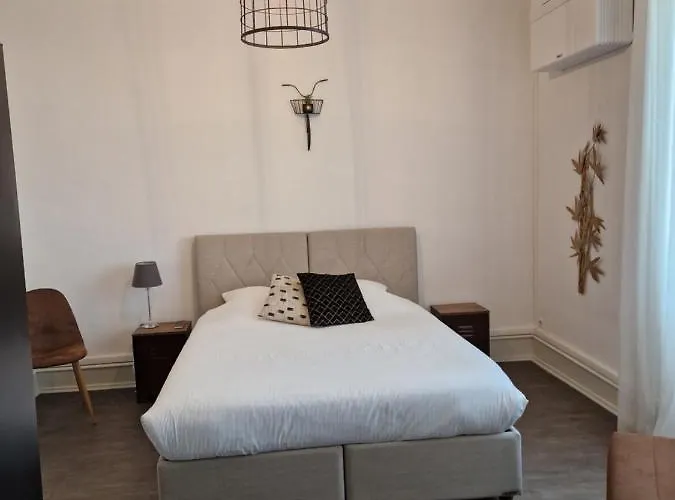 Hipster - Chez Axelle - לינה וארוחת בוקר