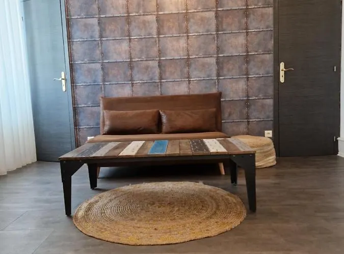 לינה וארוחת בוקר Hipster - Chez Axelle - 3*