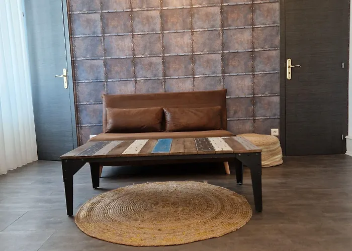 Hipster - Chez Axelle - לינה וארוחת בוקר 3*