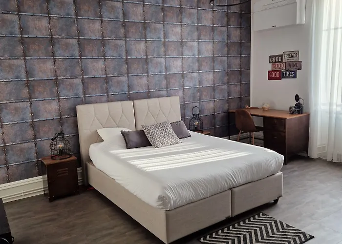 לינה וארוחת בוקר Hipster - Chez Axelle - קולמר